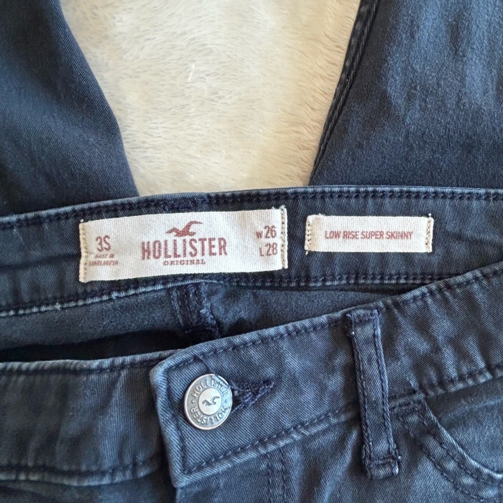 Hollister Women's Low Rise Super Skinny Black Jeans Size 3S - Picture 3 of 5